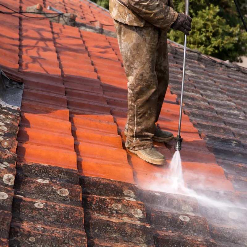 Nettoyage de toitures en Gironde pour professionnels